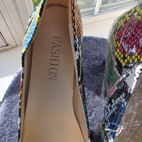 Multicolor Pointed Toe Heels - Picture 3 of 11